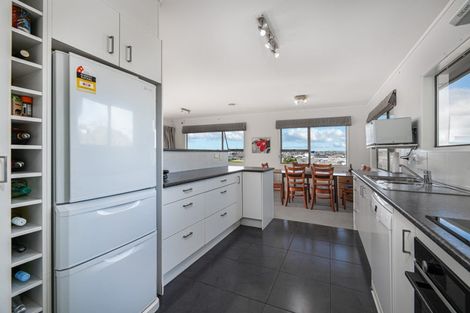 Photo of property in 9 Dundas Place, Henderson, Auckland, 0612