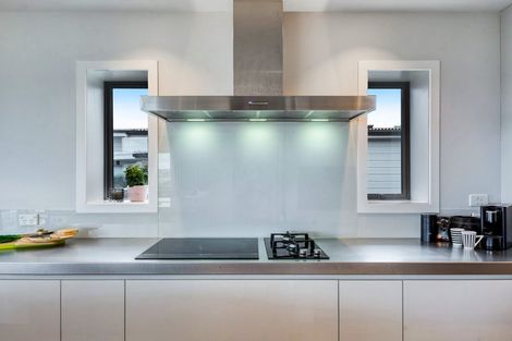 Photo of property in 128 Churchill Road, Rothesay Bay, Auckland, 0630