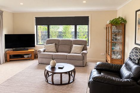Photo of property in 2 Angus Place, Carterton, 5713