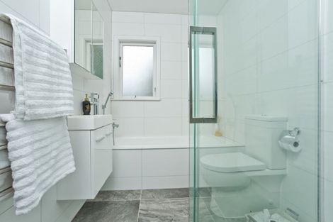 Photo of property in 1/97 Eskdale Road, Birkdale, Auckland, 0626