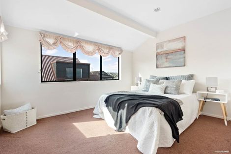 Photo of property in 16a Wilisa Rise, Goodwood Heights, Auckland, 2105