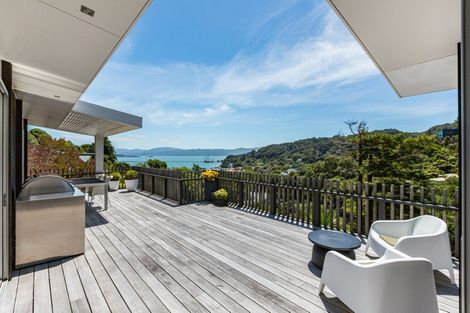 Photo of property in 4 Francis Bell Grove, Lowry Bay, Lower Hutt, 5013