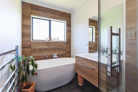 Photo of property in 9 Caulfield Place, Pukehangi, Rotorua, 3015