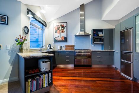 Photo of property in 11 Curnow Way, Kaiwharawhara, Wellington, 6035