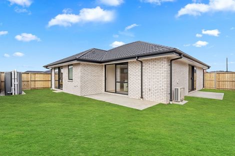 Photo of property in 2 Manatika Road, Karaka, Papakura, 2124