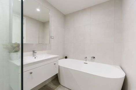 Photo of property in 8 Windlass Street, Long Bay, Auckland, 0630