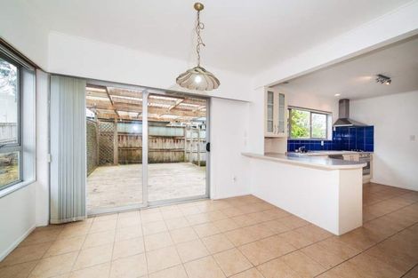 Photo of property in 33 Sunnynook Road, Forrest Hill, Auckland, 0620