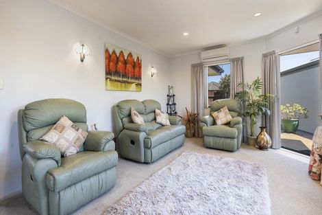 Photo of property in 6 Whalers Rise, Whalers Gate, New Plymouth, 4310
