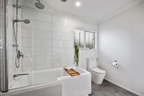 Photo of property in 1/69 Bay Street, Red Beach, 0932