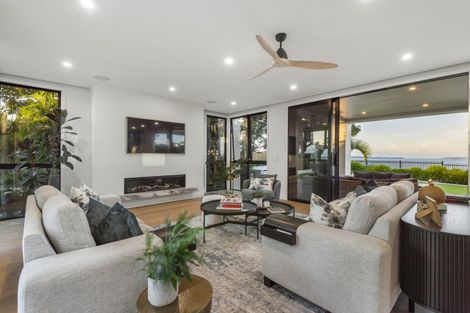 Photo of property in 90 Marine Parade, Mellons Bay, Auckland, 2014