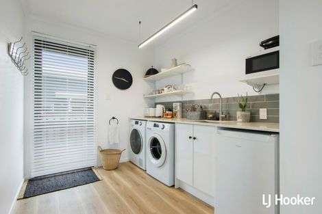 Photo of property in 24 Surfers Avenue, Waihi Beach, 3611