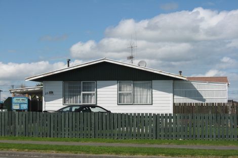 Photo of property in 25 Cross Street, Castlecliff, Whanganui, 4501