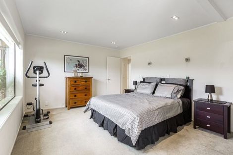 Photo of property in 2 Edgewater Grove, Orewa, 0931