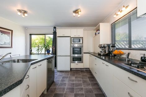 Photo of property in 12 Kaweka Place, Havelock North, 4130