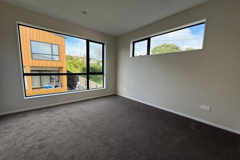 Photo of property in 16 Don Oliver Lane, Glen Eden, 0602