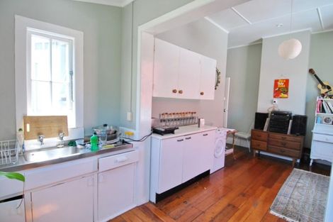 Photo of property in 180-182 Ohiro Road, Brooklyn, Wellington, 6021