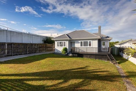 Photo of property in 4040 Great North Road, Glen Eden, Auckland, 0602