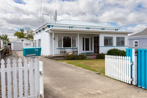 Photo of property in 10 Salisbury Street, Dannevirke, 4930