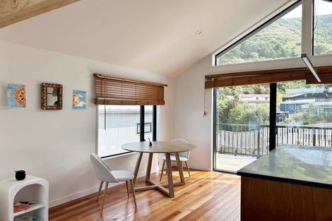 Photo of property in 17a Cornwall Road, Lyttelton, 8082