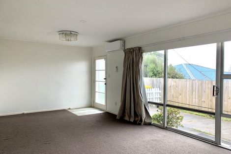 Photo of property in 2/58 Glengarry Road, Glen Eden, Auckland, 0602