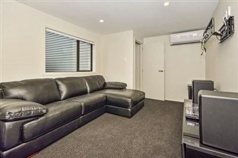 Photo of property in 2/51 Knightsbridge Drive, Forrest Hill, Auckland, 0620