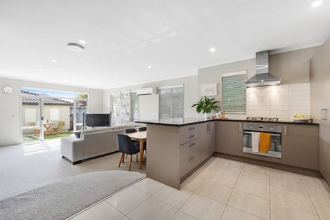 Photo of property in 131 Baverstock Road, Flat Bush, Auckland, 2016