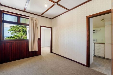 Photo of property in 9 Hungerford Road, Lyall Bay, Wellington, 6022