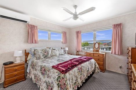 Photo of property in 17 Kaikoura Street, Henderson, Auckland, 0612