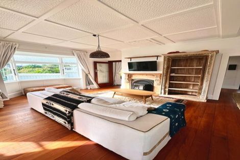 Photo of property in 20 Mcfarlane Street, Oakura, 4314