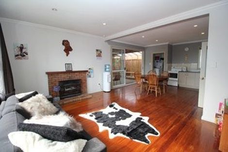 Photo of property in 34 Peverill Crescent, Papatoetoe, Auckland, 2025