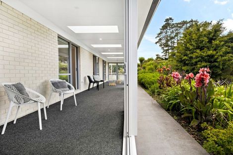 Photo of property in 21 Eric Farley Drive, Kumeu, 0810