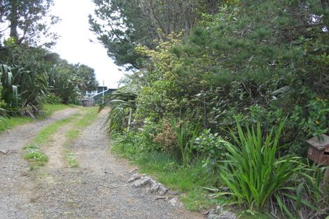 Photo of property in 11 Te Ahuahu Road, Piha, New Lynn, 0772