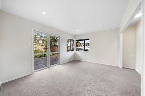 Photo of property in 63 Trias Road, Totara Vale, Auckland, 0629