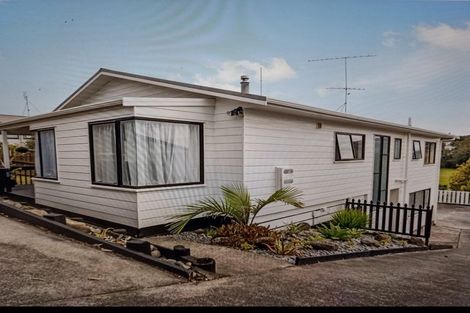 Photo of property in 64 Trias Road, Totara Vale, Auckland, 0629