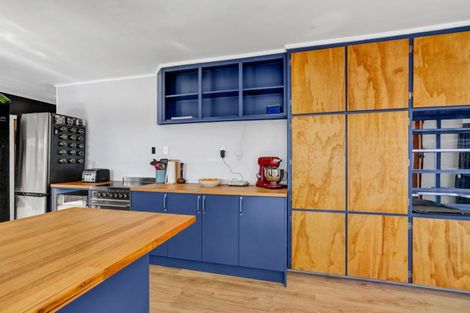 Photo of property in 52 Queens Road, Glen Avon, New Plymouth, 4312