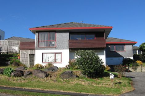 Photo of property in 42 Ewhurst Place, Goodwood Heights, Auckland, 2105