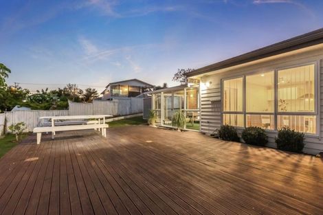 Photo of property in 8 Mcwhirters Farm Lane, Massey, Auckland, 0614