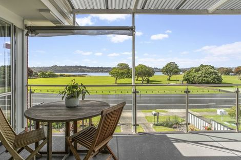 Photo of property in 92 Kiwi Esplanade, Mangere Bridge, Auckland, 2022
