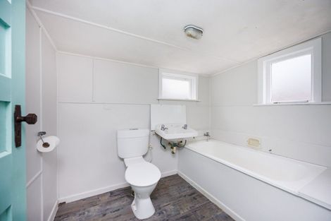 Photo of property in 45 Avenue Road, Foxton, 4814