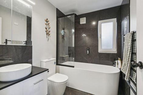 Photo of property in 2b Paratu Way, Strathmore Park, Wellington, 6022