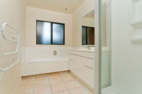 Photo of property in 16 Phoebe Meikle Place, Torbay, Auckland, 0630