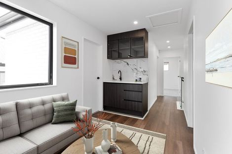 Photo of property in 1b Adelie Place, Murrays Bay, Auckland, 0630