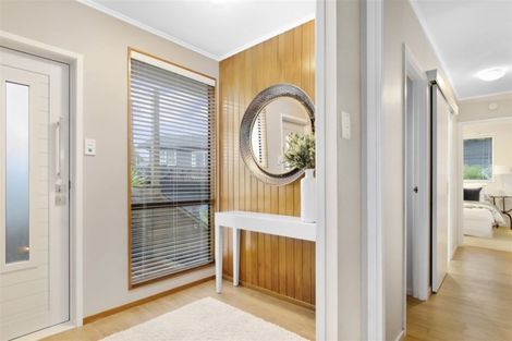 Photo of property in 8 Intrepid Place, Torbay, Auckland, 0630