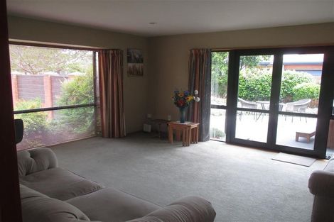 Photo of property in 27 Thornwood Place, Redwood, Christchurch, 8051