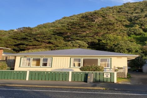 Photo of property in 121 Breaker Bay Road, Breaker Bay, Wellington, 6022