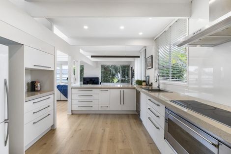 Photo of property in 92 Parr Terrace, Castor Bay, Auckland, 0620