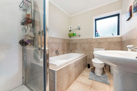 Photo of property in 53 Helleur Road, Massey, Auckland, 0614