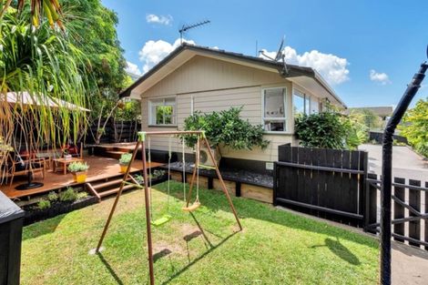 Photo of property in 2/8 Cranston Street, Torbay, Auckland, 0632