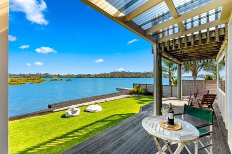 Photo of property in 38 The Terrace, Herald Island, Auckland, 0618