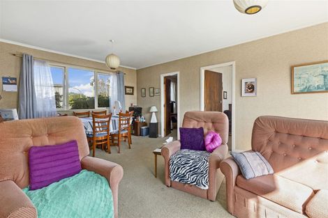 Photo of property in 399 Wairau Road, Totara Vale, Auckland, 0629